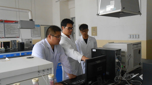 轻工学院学生科技成果秀--&ldquo;轻馨居家&rdquo;科技服务进社区_华禹教育网【原中国高校网】